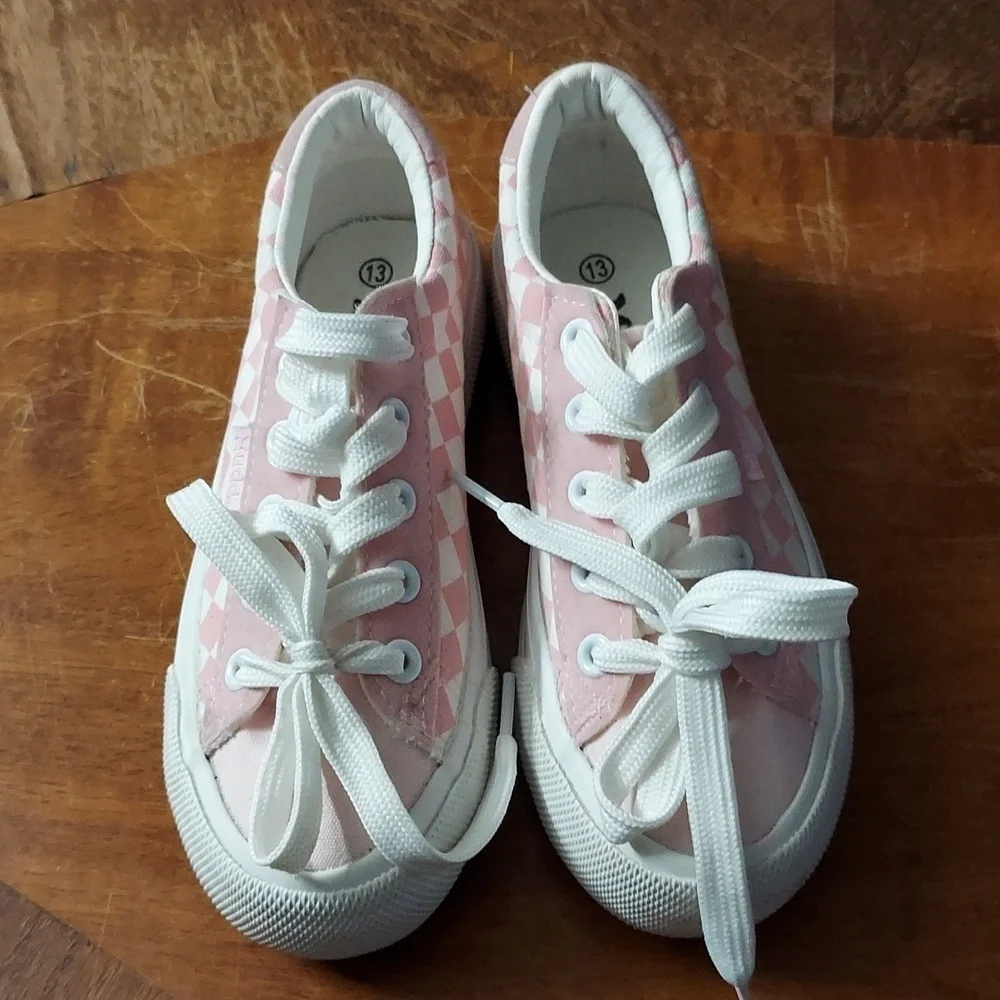 Mudd sneakers